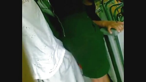 Мега бујниот Шеридан Лав вози тврд пенис како кучка гладна за секс
