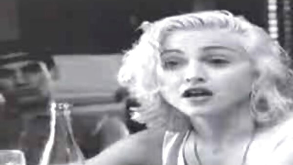 Тинејџерската старлета Дени Кол во страсно секс видео на Fame Digital